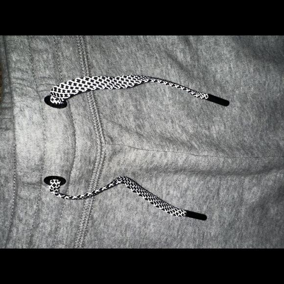 Converse Chuck Taylor Men’s Classic Bermuda Short - Picture 4 of 11